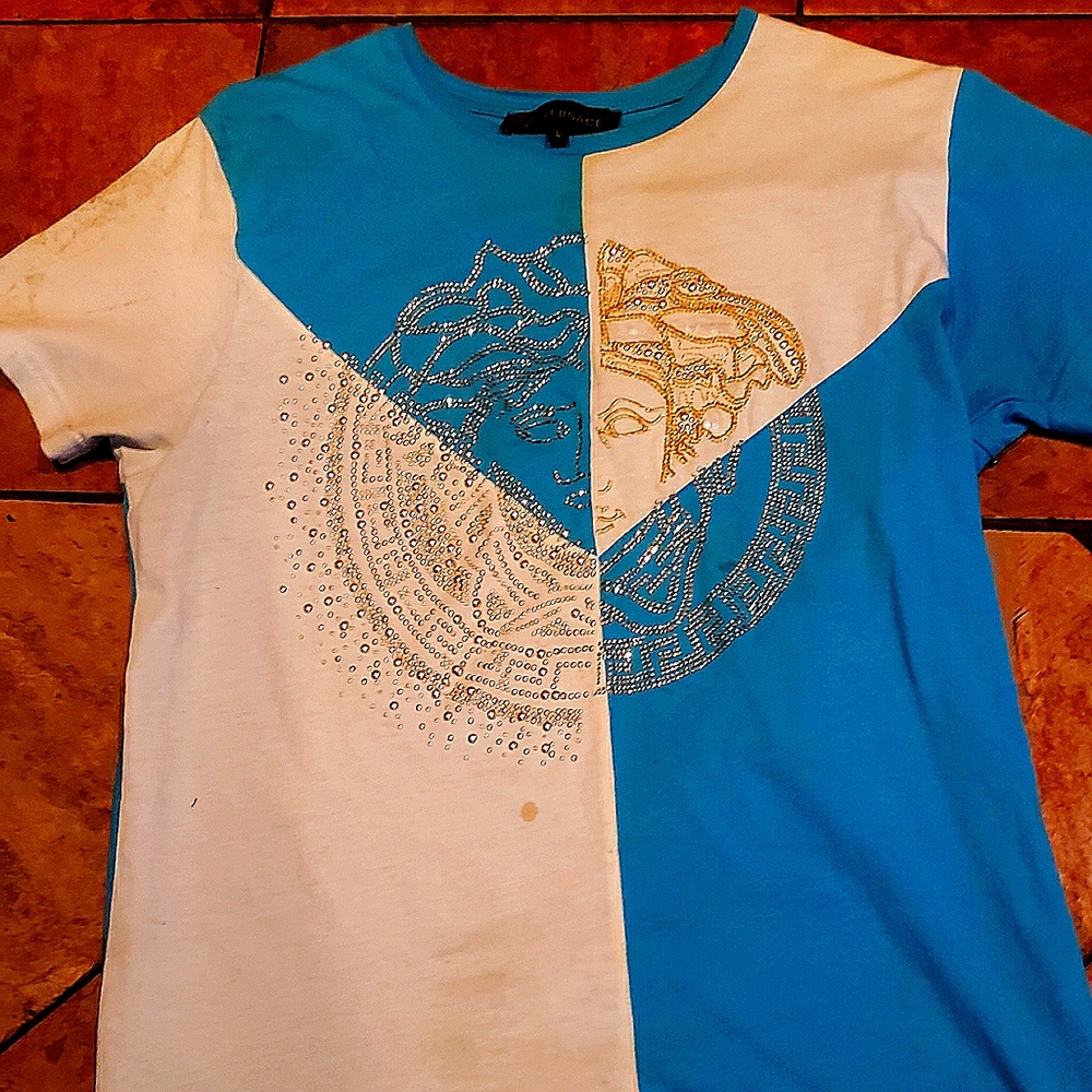 Medusa head tee very sharp in good condition ...